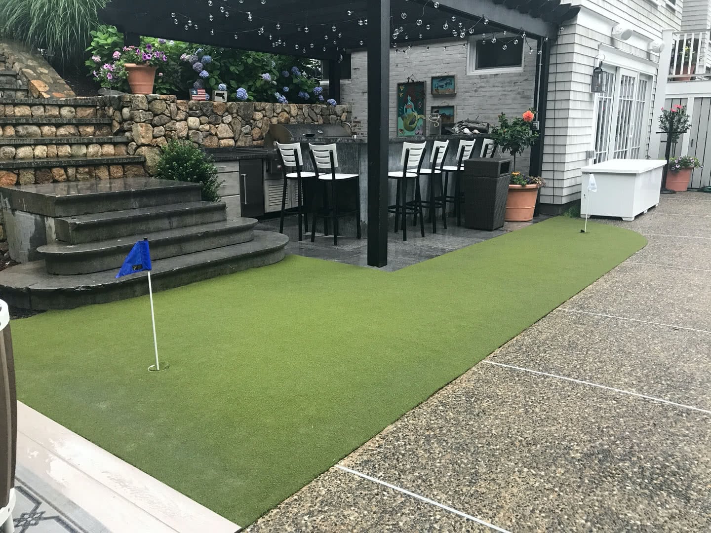 Backyard golf green from SYNLawn