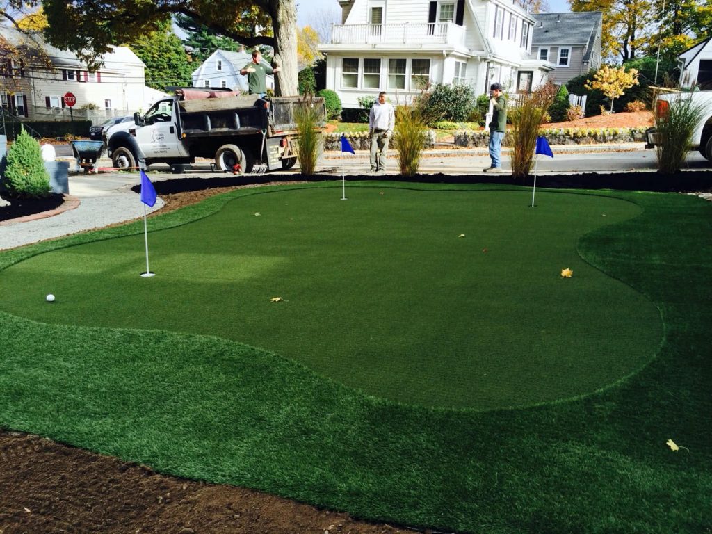 Commercial putting green