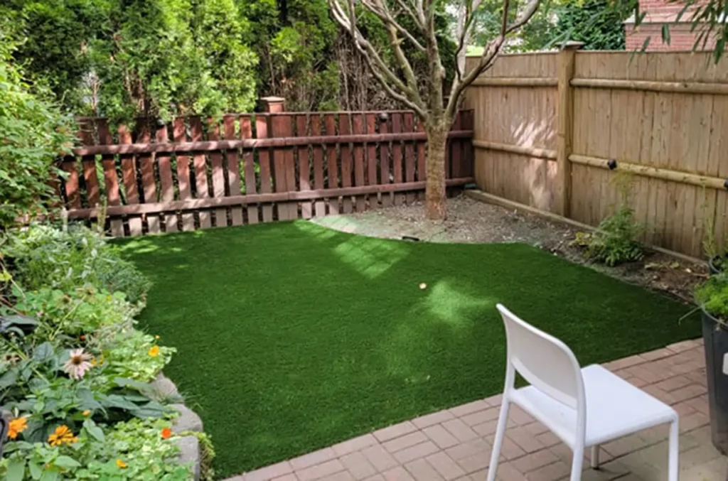 Artificial grass backyard installation from SYNLawn